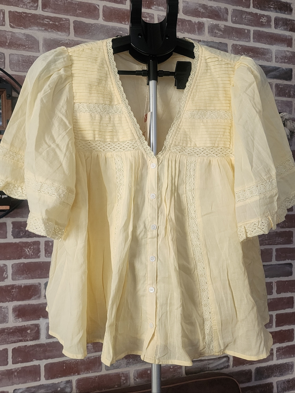 Vintage-Inspired Yellow Lace Trim Puff Sleeve Blouse